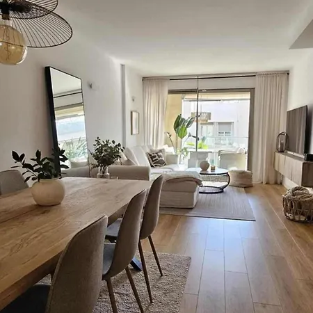 2 Bedrooms - Private Rooftop And Pool - Parking *