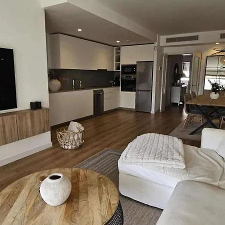 Apartment 2 Bedrooms - Private Rooftop And Pool - Parking